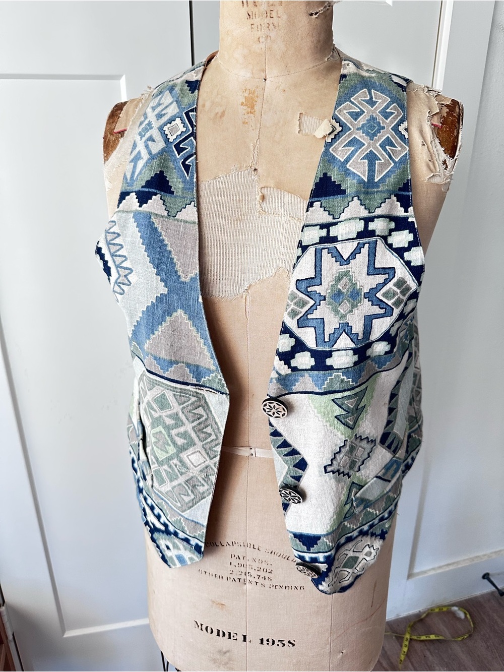 Vintage 90s Clio Tapestry South Western Vest Medium